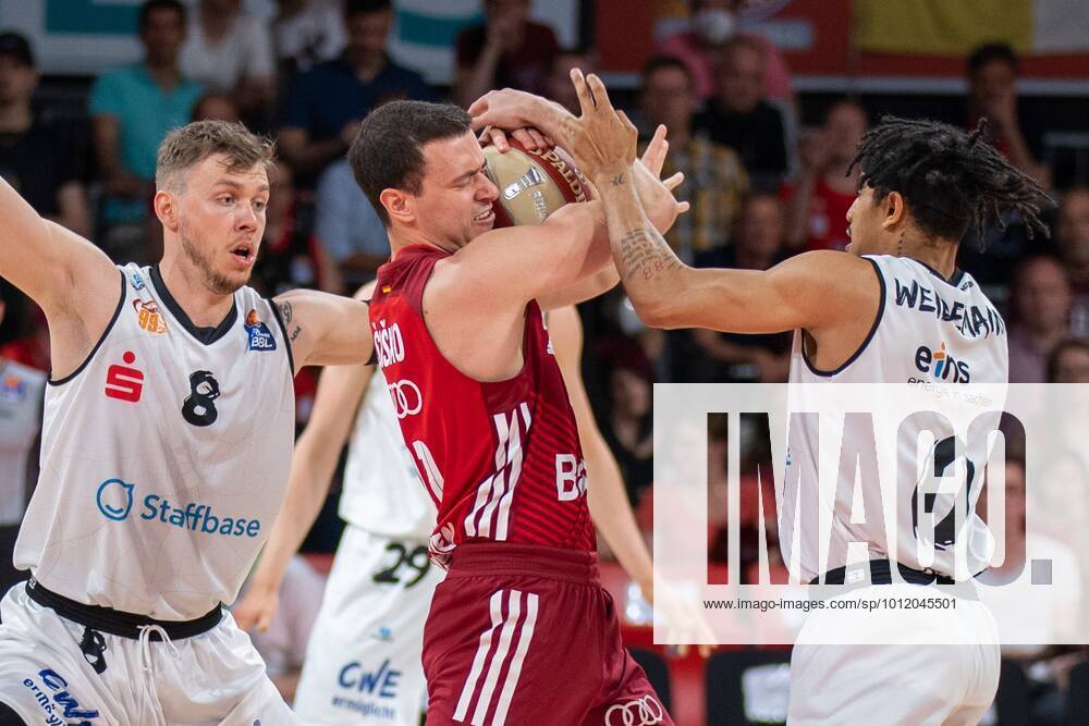 Niklas Wimberg 8 Niners Chemnitz , b311, Nelson Weidemann 0 Niners Chemnitz , FC Bayern Basketball vs Niners Chemnitz, easyCredit BBL Playoffs, Quarterfinals, 15 05 2022 Munich Bavaria Germany.