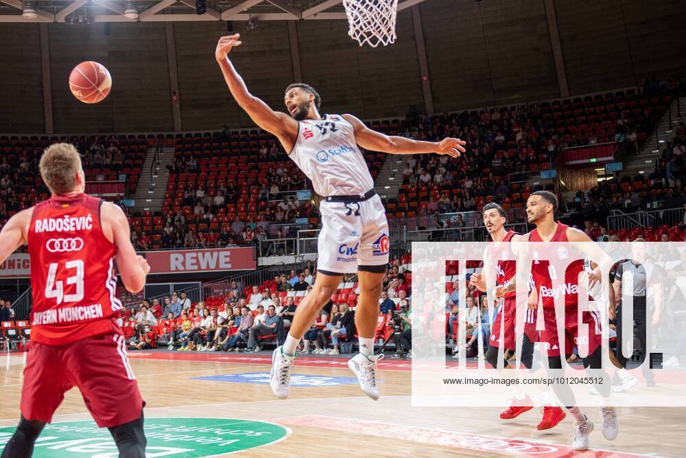 Leon Radosevic 43 FC Bayern , Trent Lockett 52 Niners Chemnitz , Nihad Dedovic 14 FC Bayern , Nick Weiler Babb 0 FC Bayern , FC Bayern Basketball vs Niners Chemnitz, easyCredit BBL Playoffs, Quarterfinals, 15 05 2022 Muenchen Bayern Germany