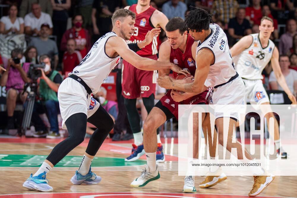 Niklas Wimberg 8 Niners Chemnitz , Zan Mark Sisko 31 FC Bayern , Nelson Weidemann 0 Niners Chemnitz , FC Bayern Basketball vs Niners Chemnitz, easyCredit BBL Playoffs, Quarterfinals, 15 05 2022 Munich Bavaria Germany