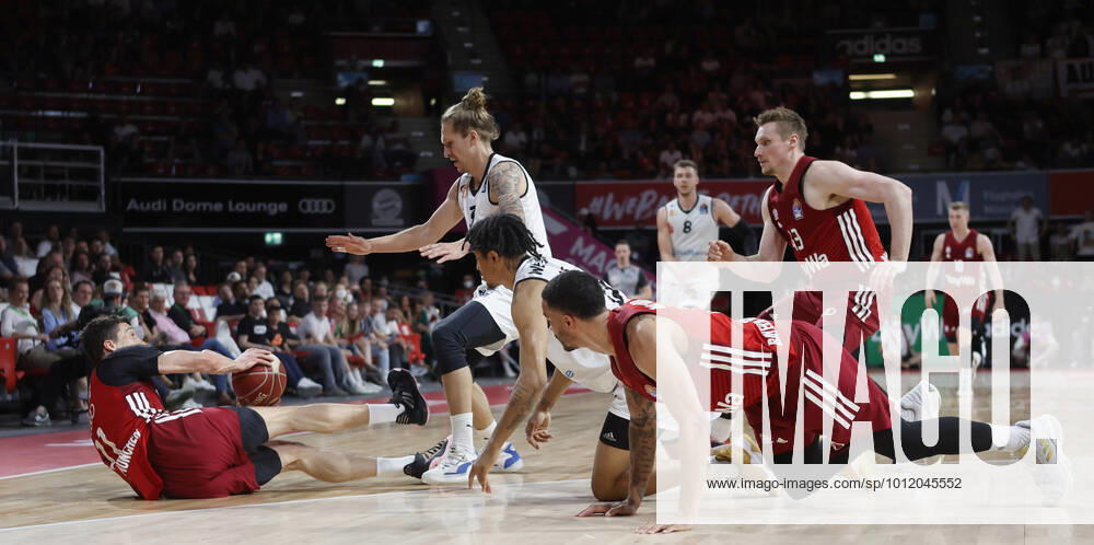 Play Off 2 FC Bayern Basketball vs Chemnitz, Audi Dome Munich, Basketball, Sports, in the picture Vladimir Lucic FCB Basketball , Malte Ziegenhagen Chemnitz , Nelson Weidemann Chemnitz , Nick Weiler Babi FCB Basketball , Niklas Wimberg Chemnitz , Leon Radosevic FCB Basketball , Ognjen Jaramaz FCB Basketball