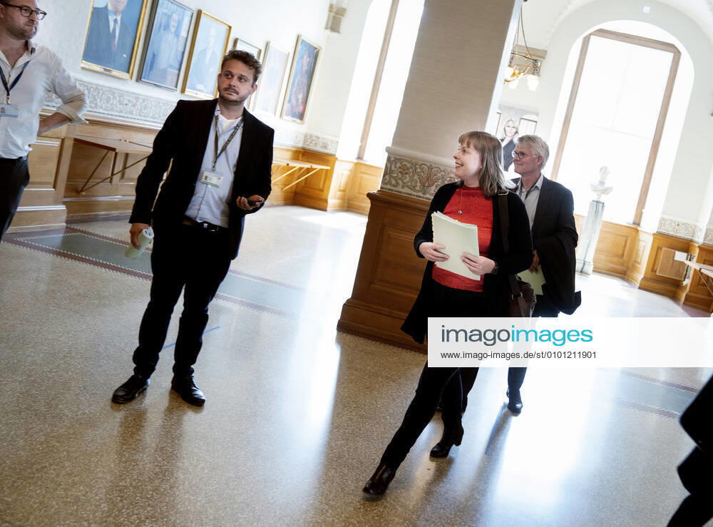 Minister of Culture Joy Mogensen S has been called in open consultation on the offering of a new digital public service radio channel in Christiansborg, Wednesday 27 May 2020 The Minister will answer, among other things, discussions about the tendering process that have taken place internally in the ministry and internally in the government, before and after the offer was settled, Co