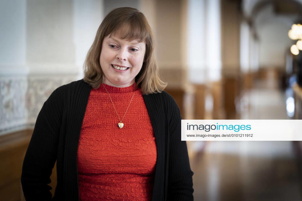 Minister of Culture Joy Mogensen S has been called in open consultation on the offering of a new digital public service radio channel in Christiansborg, Wednesday 27 May 2020 The Minister will answer, among other things, discussions about the tendering process that have taken place internally in the ministry and internally in the government, before and after the offer was settled, Co