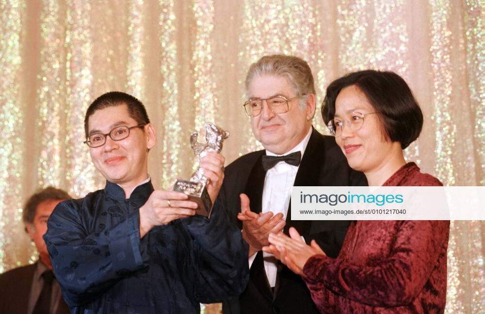 1 Filmfest 97 Silver Bear Award for Tsai Ming liang, director of ¡He Liu, Der FlussÃ Berlinale 1997, Mitte Moritz de Hadeln, Berlinale Festival Director, and director Ning Ying, jury member from the Peoples Republic of China
