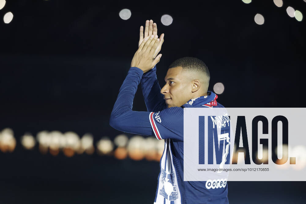 (220522) -- PARIS, May 22, 2022 -- Paris Saint-Germain s French forward Kylian Mbappe celebrates their club s tenth Ligue 1 title during the 2021-2022 Ligue 1 championship trophy ceremony following the French L1 football match between Paris Saint-Germain (PSG) and Metz at the Parc des Princes stadium in Paris on May 21, 2022. (Photo by Rit Heise Xinhua) (SP)FRANCE-PARIS-FOOTBALL-PSG RxItHeinzegaojing