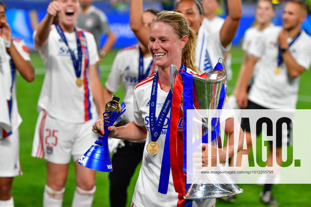 FC Barcelona, Barca v Olympique Lyon, UEFA Women?s Champions League final, football, Turin, Italy Turin, Italy. 21st, May 2022. Amandine Henry (6) of Olympique Lyon won the Player of the Match trophy and is celebrating after the UEFA Women?s Champions League final between Barcelona and Olympique Lyon at Juventus Stadium in Turin. Turin Italy