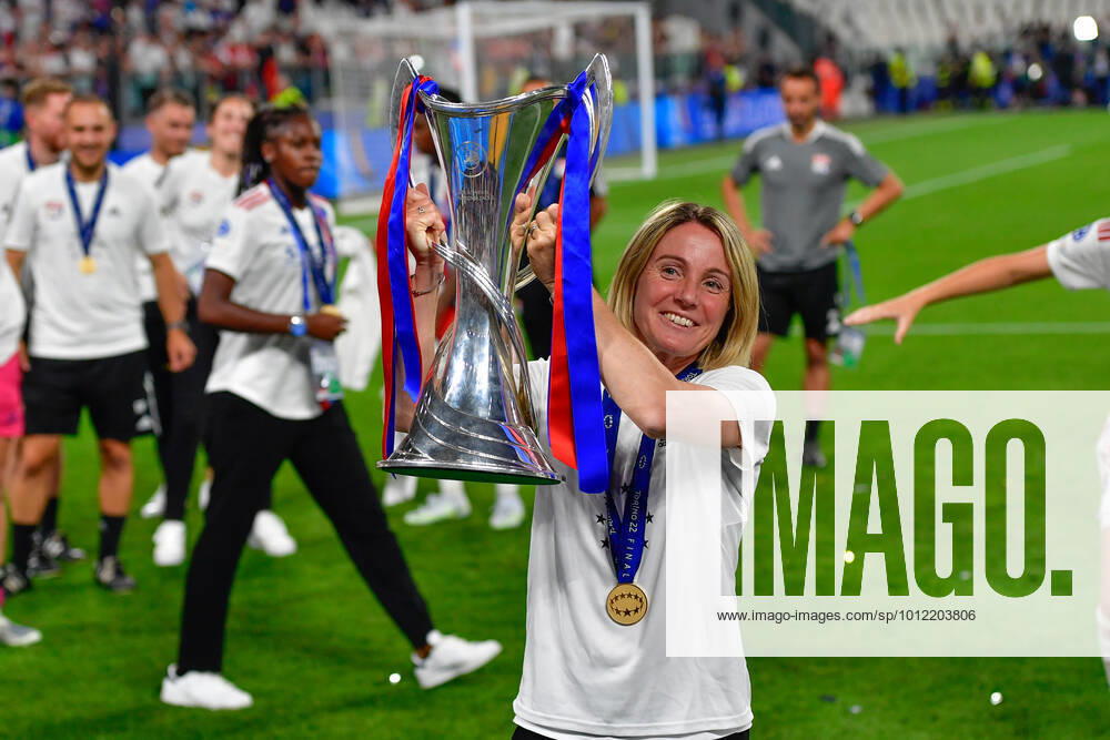 FC Barcelona, Barca v Olympique Lyon, UEFA Women?s Champions League final, football, Turin, Italy Turin, Italy. 21st, May 2022. Head caoch Sonia Bompastor of Olympique Lyon seen with the Champions League trophy celebrating the victory after the UEFA Women?s Champions League final between Barcelona and Olympique Lyon at Juventus Stadium in Turin. Turin Italy