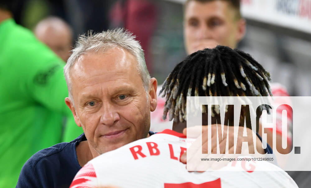 FOOTBALL DFB POKAL FINAL SEASON 2021 2022 IN BERLIN SC Freiburg RB Leipzig 21 05 2022 Coach Christian Streich left, SC Freiburg hugs Mohamed Simakan right, RB Leipzig