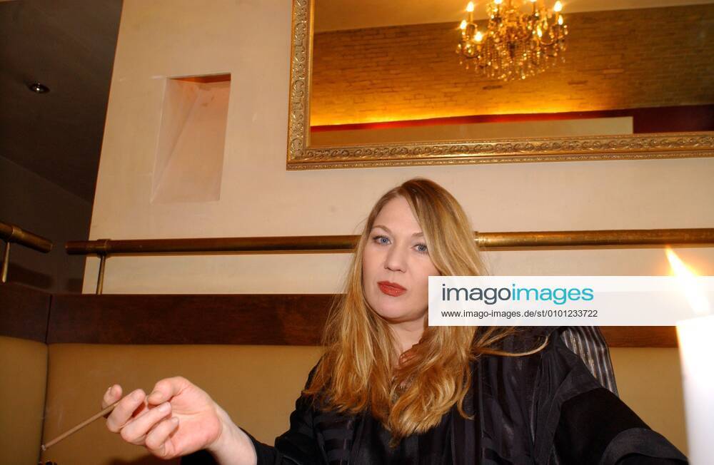 1 Portrait Juliane Werding, singer, alternative practitioner, believing Christian, music, singer songwriter, Schlager, Berlin Germany, Germany