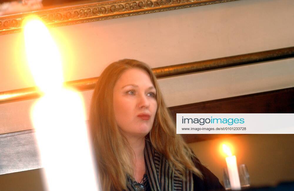 1 Portrait Juliane Werding, singer, alternative practitioner, believing Christian, music, singer songwriter, Schlager, Berlin Germany, Germany