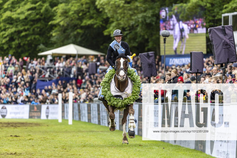 HAMBURG German Show Jumping and Dressage Derby 2022, HAMBURG German Show Jumping and Dressage Derby 2022 ORSCHEL Cassandra POL , Dacara E Award Ceremony IDEE KAFFEE presents 91 German Show Jumping Derby CSI4 Derby Tour Int Jumping Test with jump-off Hamburg, Derby Park Klein Flottbek 29 May 2022