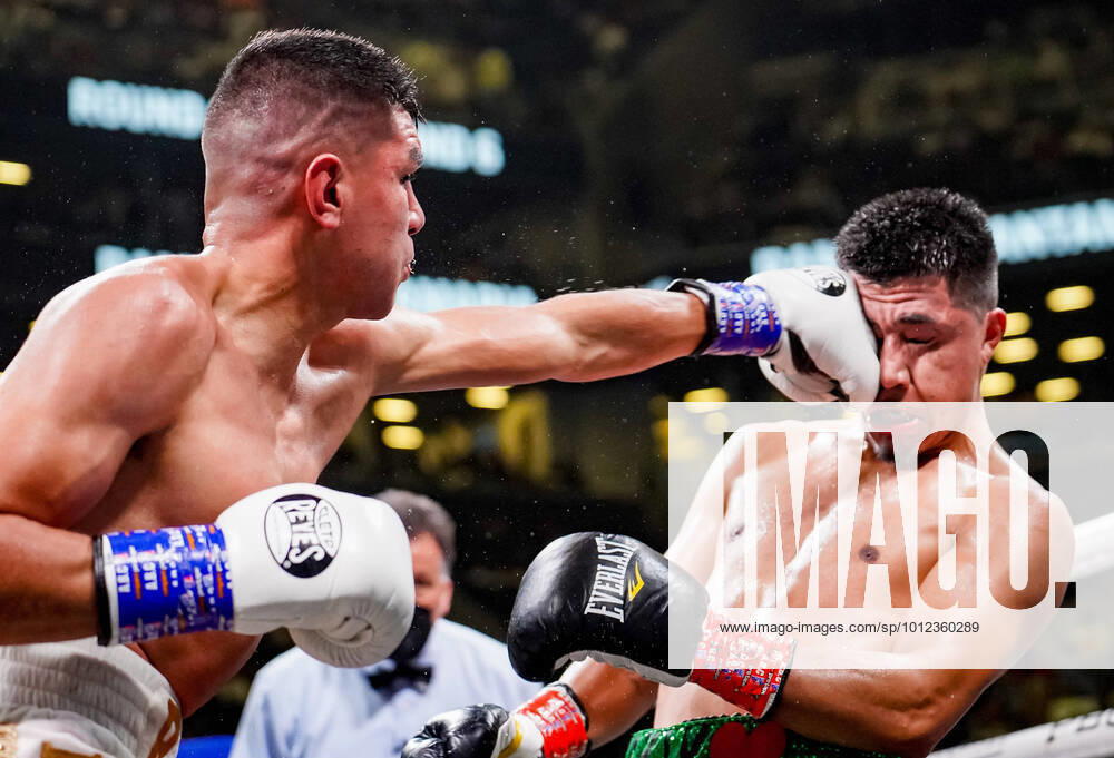 JESUS RAMOS (coral trunks) battles LUKE SANTAMARIA in a super welterweight bout at the Barclays Center in Brooklyn, New York. Ramos won by unanimous decision. Brooklyn USA - ZUMAp109 20220528_zaf_p109_009