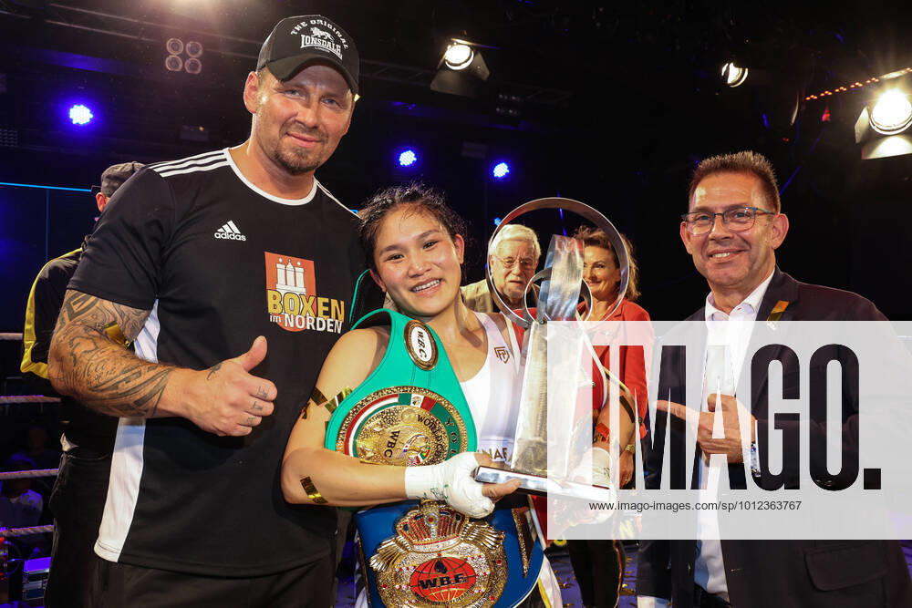 Boxing Boxing in the North, Hamburg, 29 05 2022 WBC Junior World Championship, WBF and WIBF World Championship Crystal Garcia Nova DOM, l Fai Phannarai GER Hamburg Germany