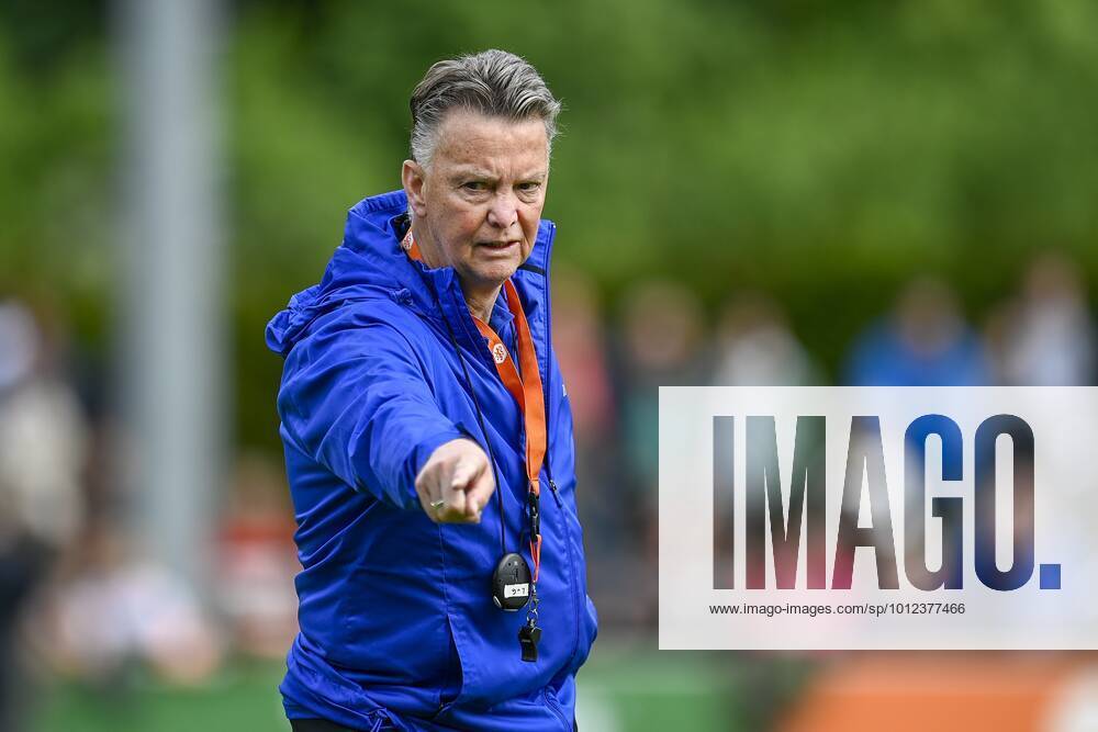 ZEIST, 30-05-2022, KNVB Campus, International football, season 2021 2022, press conference, PK, Pressekonferenz and training, Netherlands trainer coach Louis van Gaal Press conference and training x16872523x
