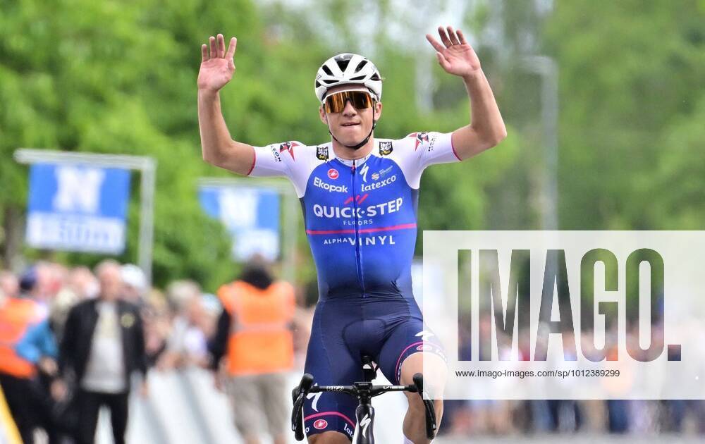 KW22 GULLEGEM, BELGIUM - MAY 31 : Evenepoel Remco (BEL) of Quick-Step Alpha Vinyl Team celebrates the win during the Gullegem Koerse 2022 cycling race with start and finish in Schoten on May 31, 2022 in Gullegem, Belgium, 31 05 2022 ( Gullegem Koerse 2022 cycling race PhotoNews Panoramic