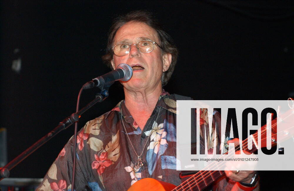 1 Concert Country Joe McDonald at Heroes Of Woodstock at Berlin ColumbiaClub, Singer Songwriter, Songwriter, Singer, Music, t.s., semi-total, medium, horizontal, Berlin Germany, Germany
