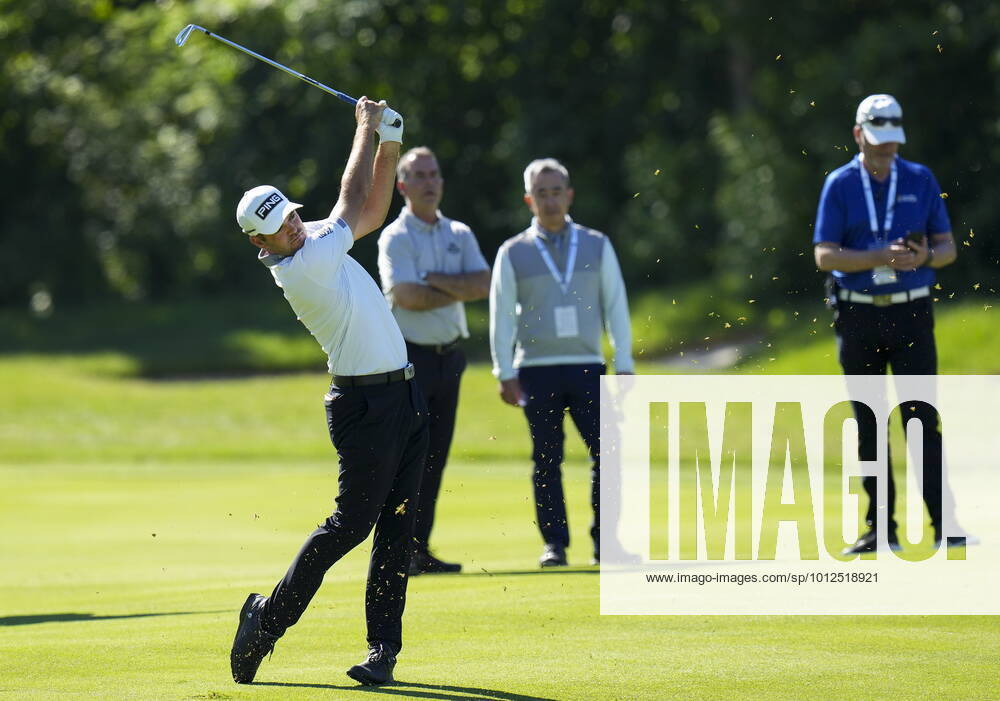 Canadian Corey Conners hits his approach shot on the 18th fairway during the Canadian Open Pro-Am in Toronto on Wednesday, June 8, 2022. Canada News - June 8, 2022 - ZUMAc35_ 20220608_zaf_c35_049