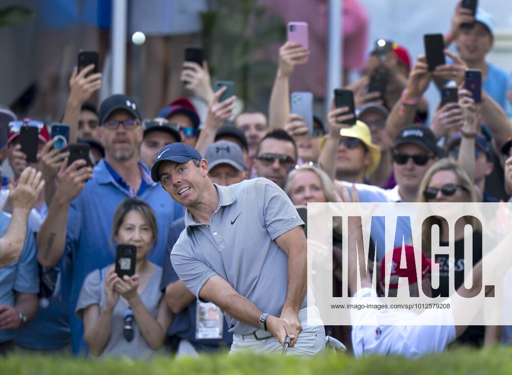 Rory McIlroy, of Northern Ireland, chips onto the 15th green during the third round of the Canadian Open in Toronto on Saturday, June 11, 2022. Canada News - June 11, 2022 - ZUMAc35_ 20220611_zaf_c35_073