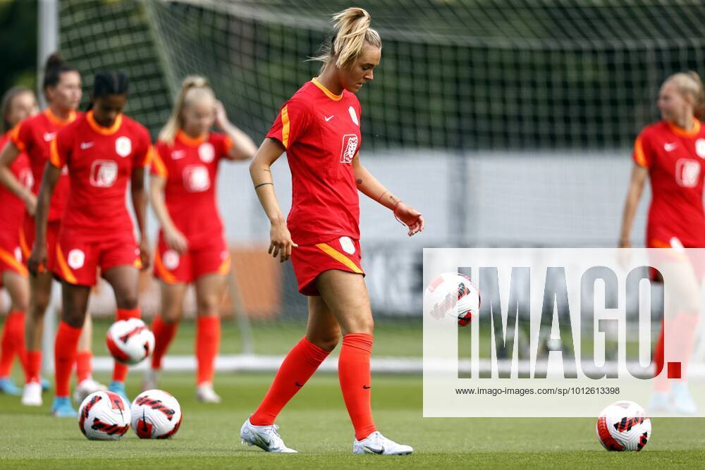 ZEIST Jill Roord during a training session of the Dutch women s national team at the KNVB Campus on June 13, 2022 in Zeist, the Netherlands The Dutch women s team is preparing for the European Football Championship in England ANP MAURICE VAN STEEN UEFA Women s Euro England 2022 2022 ANPxSportx IVx 450379638 originalFilename: 450379638