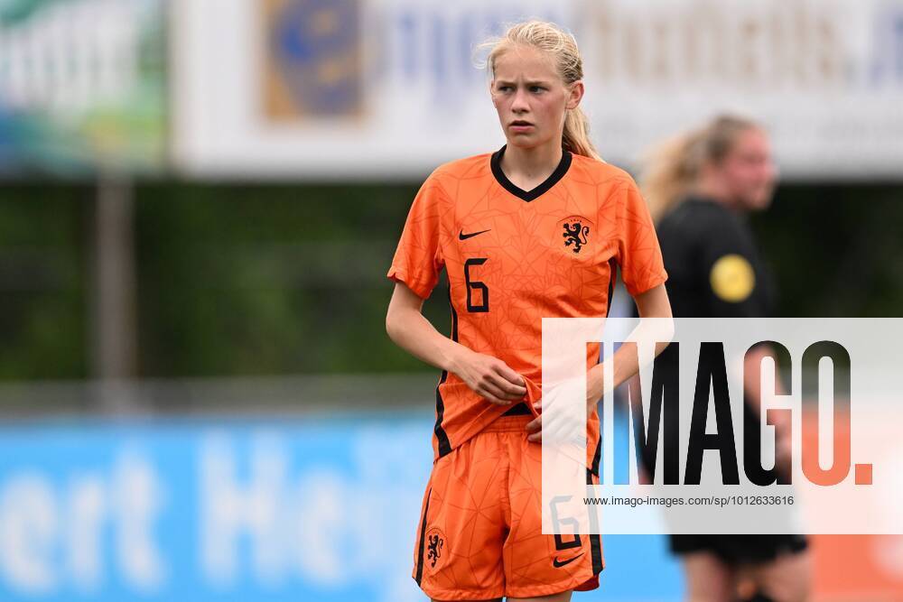 SCHALKHAAR Maureen van Drogen of Netherlands U15 women during the international women s friendly match between Netherlands f U15 and United States f U15 at De Horsterhoek sports complex on June 10, 2022 in Schalkhaar, Netherlands ANP Dutch Height Women s International Friendly 2022 ANPxSportx xGerritxvanxKeulenxIVx 450460264 originalFilename: 450460264