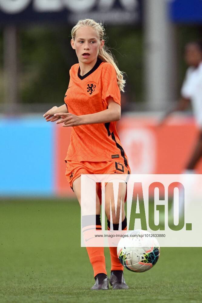 SCHALKHAAR Maureen van Drogen of Netherlands U15 women during the international women s friendly match between Netherlands f U15 and United States f U15 at De Horsterhoek sports complex on June 10, 2022 in Schalkhaar, Netherlands ANP Dutch Height Women s International Friendly 2022 ANPxSportx xGerritxvanxKeulenxIVx 450460395 originalFilename: 450460395
