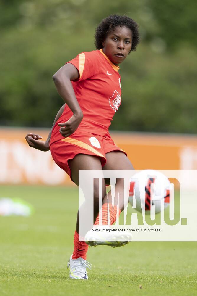 ZEIST Lineth Beerensteyn during a training session of the Dutch women s national team at the KNVB Campus on June 20, 2022 in Zeist, the Netherlands The Dutch women s team is preparing for the European Football Championship in England ANP OLAF KRAAK UEFA Women s Euro England 2022 2022 ANPxSportx IVx 450693983 originalFilename: 450693983