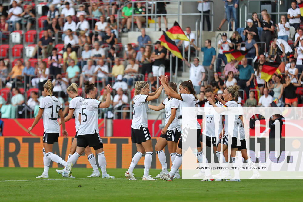 Football match women Germany vs Switzerland, 24 06 22 Football, football match women Germany vs Switzerland on 24 06 22 in the Steigerwaldstadion, Erfurt In the picture jubilation, goal celebration of the DFB Elf