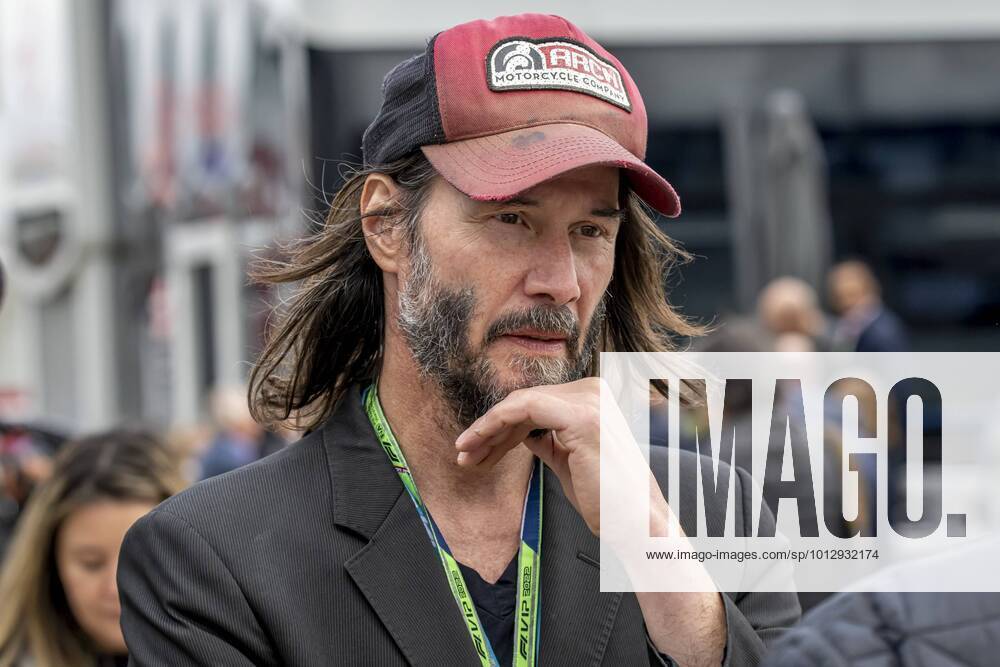 KW26 Silverstone - 02-07-2022, Silverstone Circuit, Keanu Reeves at the Formula 1 British Grand Prix Saturday, Formula 1 British Grand Prix Saturday x17277373x