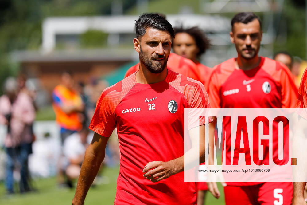 Vincenzo Grifo SC Freiburg, 32 while warming up before the start of the match, SC Freiburg vs FC St Gallen, football, test match, 2022 2023 season, 09 07 2022 SC Freiburg vs FC St Gallen, football, test match, 2022 2023 season, 09 07 2022 Schruns