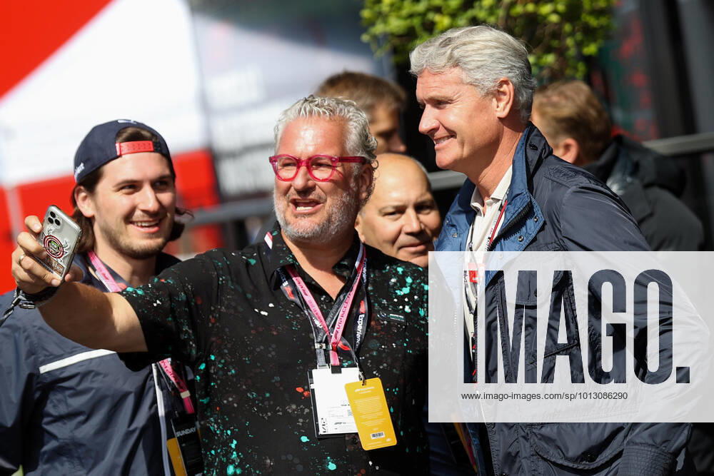 FORMULA 1 - GP of Austria 2022 SPIELBERG,AUSTRIA,10.JUL.22 - MOTORSPORTS, FORMULA 1 - Grand Prix of Austria, Red Bull Ring. Image shows David Coulthard with fans. GEPAxpictures xChristianxWalgram