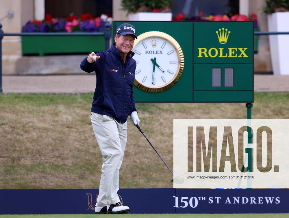 11th July 2022, Old Course at St Andrews, St Andrews, Fife, Scotland; The Open Golf Championship pre-tournament activities; five time Open Champion Tom Watson (USA) waves to the crowd during the Celebration of Champions event ActionPlus12407586 DavidxBlunsden