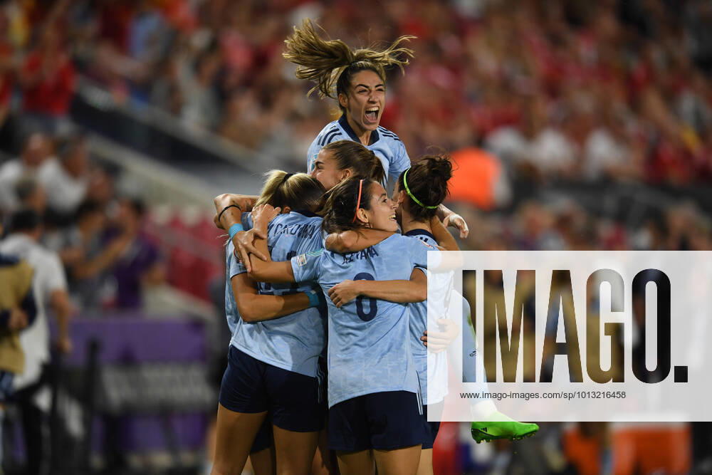 Bilder des Jahres 2022, Sport 07 Juli Marta Cardona (Spain Women) celebrates after scoring his team s first goal during the Uefa Women s Euro England 2022 match between Denmark 0-1 Spain at Brentford Community Stadium on July 16 2022 in London England. Noxthirdxpartyxsales (193683063)