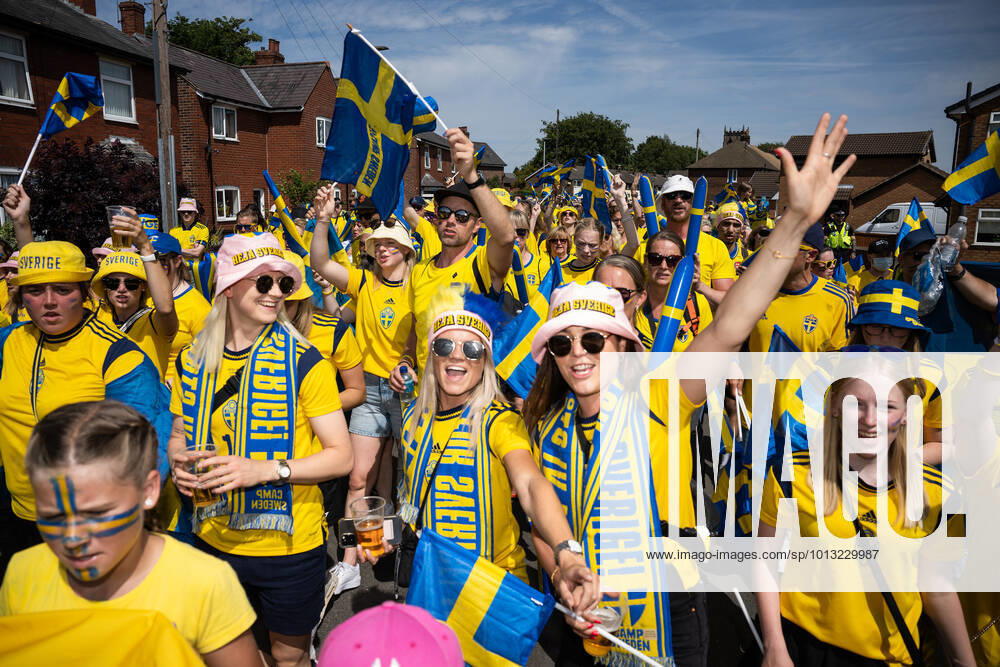Fans of Sweden ahead of the UEFA Women s Euro 2022 group stage match between Sweden and Portugal on July 17, 2022 in Leigh Photo Ludvig Thunman BILDBYRAN kod LT LT0377 fotboll football soccer fotball fotbolls em europamästerskap em uefa womens euro sverige sweden portugal dam bbeng landskamp audience,