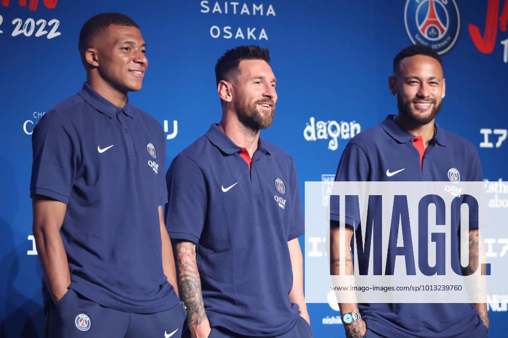 Tokyo, Japan - (L-R) French football club team Paris Saint-Germain star players Kylian Mbappe, Lionel Messi and Neymar Jr pose for photo at a press conference, PK, Pressekonferenz upon their arrival in Tokyo on Sunday, July 17, 2022. Paris Saint-Germain will have Japanese club teams Kawasaki Frontale, Urawa Reds and Gamba Osaka for their Japan tour. Noxthirdxpartyxsales (0162988756st)