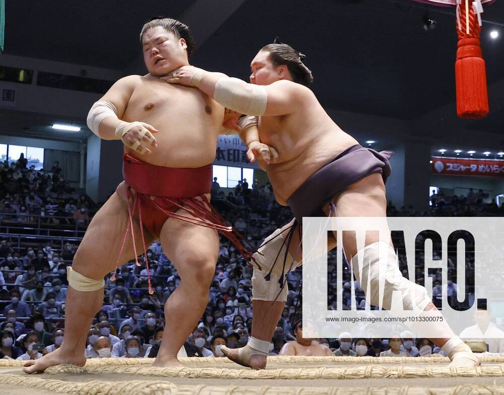 KW29 Nagoya Grand Sumo Tournament Grand champion Terunofuji (R) defeats Daieisho on the 12th day of the 15-day Nagoya Grand Sumo Tournament at Dolphins Arena in Nagoya, central Japan, on July 21, 2022. A14AA0001318131P