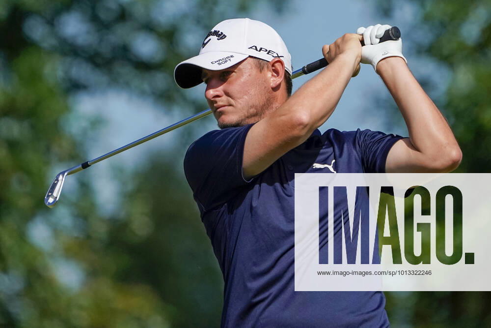 BLAINE, MN - JULY 22: Emiliano Grillo hits a tee shot on the 10th hole during round two of the 3M Open at TPC Twin Cities on July 22, 2022 in Blaine, Minnesota. (Photo by Nick Wosika Icon Sportswire) GOLF: JUL 22 PGA, Golf Herren - 3M Open Icon202207223011