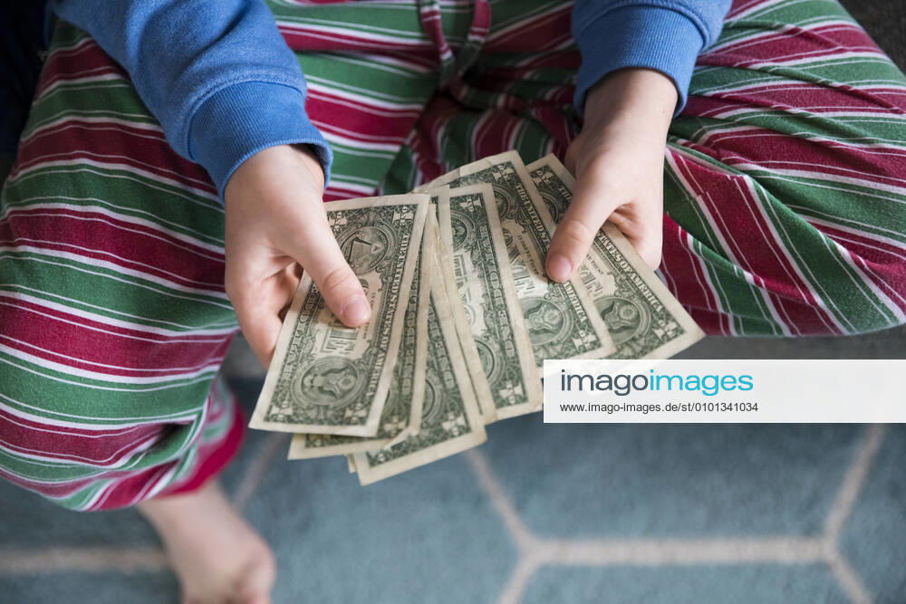 Close Overhead View of Teen Boy in Striped Pajamas Holding Money Easton, MD, United States CR_EMJA200514B-375757-01,model released, Symbolfoto