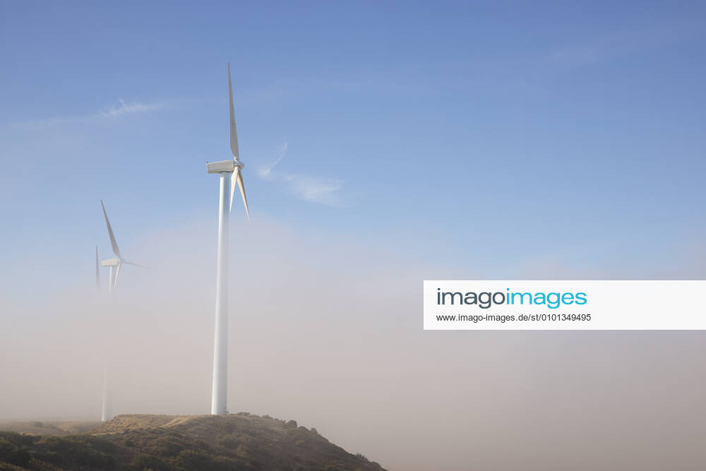 IMAGO Creative: 2022 Aussichten Wind turbines for sustainable electric energy production in Spain. Spain, Aragon, Pozuelo de Aragón CR_PESA200407-328597-01