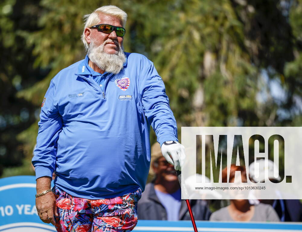 John Daly reacts to his shot from the 18th tee during the PGA, Golf Herren Tour Champion s Shaw Charity Classic golf event in Calgary, Alta., Friday, Aug. 5, 2022. John Daly - ZUMAc35_ 20220805_zaf_c35_081