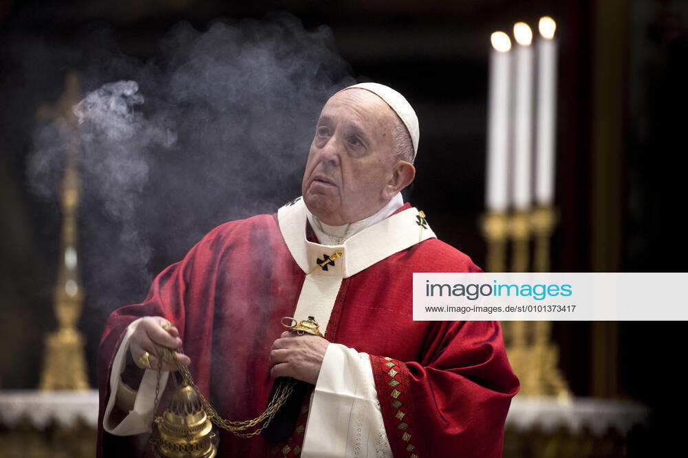 NO FRANCE - NO SWITZERLAND: May 31, 2020 : Pope Francis leads the Pentecost Mass in the Blessed Sacrament chapel of St. Peter s Basilica, at the Vatican for the first time since lockdown was imposed three months ago to curb the spread of COVID-19, caused by the novel coronavirus.