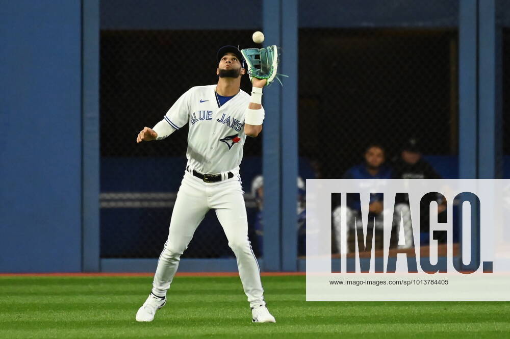 Toronto Blue Jays left fielder Lourdes Gurriel Jr. catches a fly ball off the bat of Cleveland Guardians Andres Gimenez in ninth inning American League baseball action in Toronto on Friday, August 12, 2022. Lourdes Gurriel Jr - ZUMAc35_ 20220812_zaf_c35_199