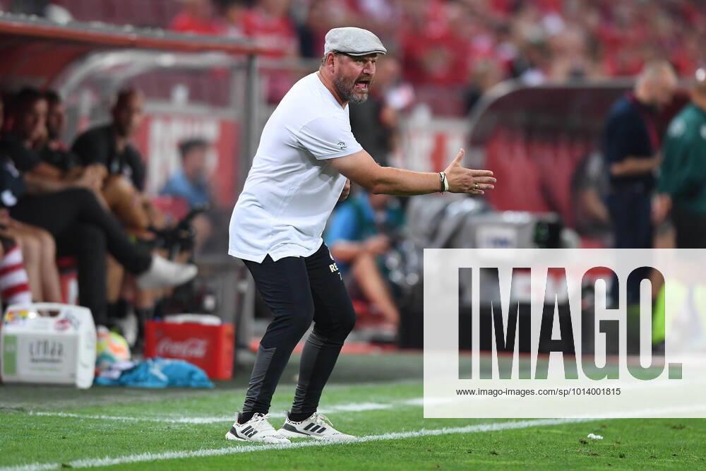 Soccer UEFA Conference League Play Off 1 FC Cologne Fehervar FC on 18 08 2022 at RheinEnergieStadion in Cologne Steffen Baumgart coach head coach Cologne
