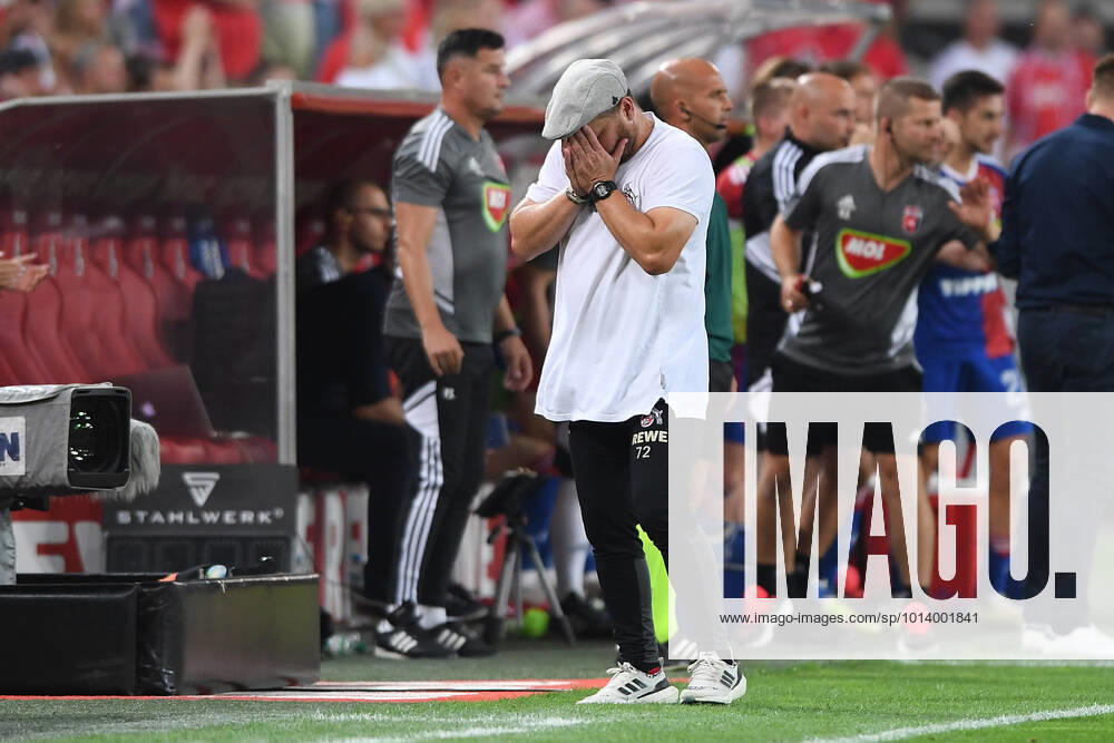 Soccer UEFA Conference League Play Off 1 FC Cologne Fehervar FC on 18 08 2022 at RheinEnergieStadion in Cologne Steffen Baumgart coach head coach Cologne disappointed