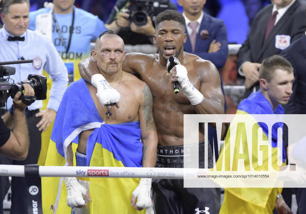 KW33 JEDDAH, SAUDI ARABIA - AUGUST 20: Anthony Joshua makes a speech after being defeated by Oleksandr Usyk in the Rage on the Red Sea Heavyweight Title Fight at King Abdullah Sports City Arena on August 20, 2022 in Jeddah, Saudi Arabia. (Photo by Khalid Alhaj) SPO