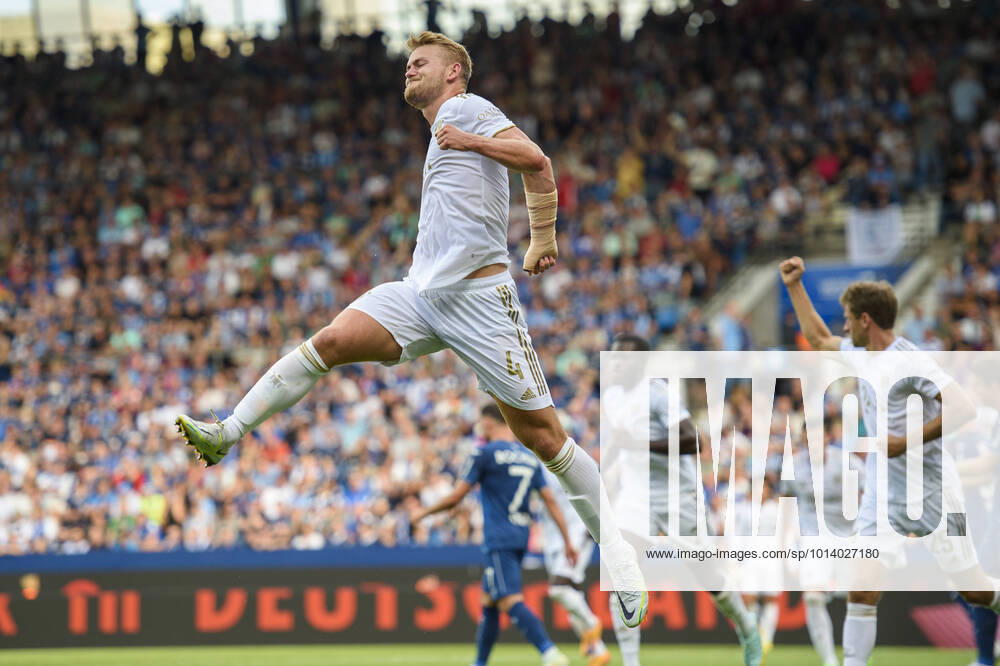 Soccer 1 Bundesliga, season 2022 2023, 3 matchday, VfL Bochum FC Bayern Munich on 21 08 2022 at Vonovia Ruhrstadion in Bochum North Rhine Westphalia goal celebration, jubilation, joy of Bayern s Matthijs de Ligt DFL REGULATES PROHIBIT ANY USE OF PHOTOGRAPHS AS IMAGE SEQUENCES AND OR QUASI VIDEO