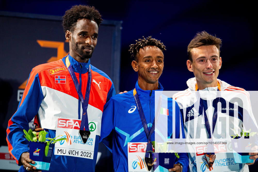 Zerei Kbrom Mezngi of Norway, Yemaneberhan Crippa of Italy and Yann Schrub of France at the medal ceremony for men?s 10000 meter final during day 11 of the European Championships on August 21, 2022 in Munich Photo Vegard Grott BILDBYRAN code VG VG0339 athletics athletics athletics european championship em em 2022 european championships munich 2022 munchen em day 11 bbeng norge italia france,