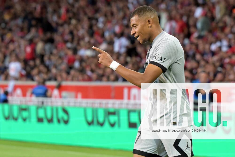 LILLE Kylian Mbappe of Paris Saint Germain celebrates his goal during the French Ligue 1 match between Lille OSC and Paris Saint Germain at the Pierre Mauroy Stadium on August 21, 2022 in Lille, France ANP Dutch Height Gerrit van Keulen Ligue 1 Uber Eats 2022 2023 ANPxSportx xGerritxvanxKeulenxIVx 453447258 originalFilename: 453447258
