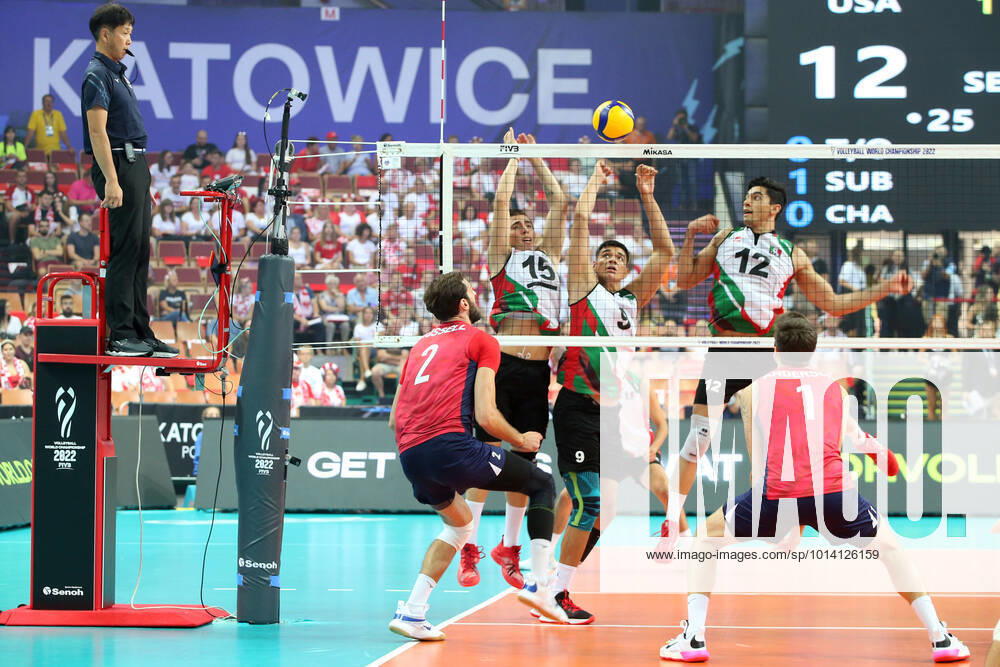 KATOWICE SPODEK POLSKA (KIBICEATOWICE POLAND ) SIATKOWKA MEZCZYZN ( MEN S VOLLEYBALL ) FIVB MISTRZOSTWA SWIATA W PILCE SIATKOWEJ MEZCZYZN POLSKA - SLOWENIA 2022 ( FIVB MEN S World Championship, WM, Weltmeisterschaft 2022) MECZ MEKSY - USA ( GAME MEXICO - USA ) NZ ARON RUSSELL , CHRYSTIAN ARANDA , MANUEK RODRIGUEZ , MAURO ISAC FUENTES , (R) MATTHEW ANDERSON ILUSTRACJA FOTO JAKUB PIASECKI CYFRASPORT NEWSPIX.PL --- Newspix.pl 20220826CSJP3022