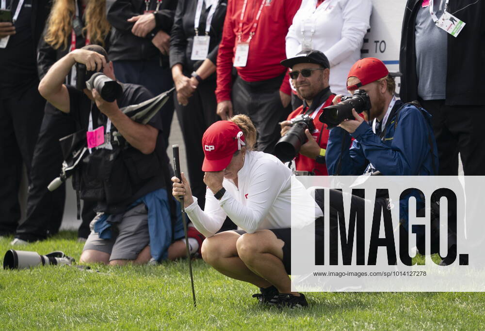 Lorie Kane pauses as she lines up a putt on the 18th hole..during the second day of action at the CP Womens Open, Friday, August 26, 2022 in Ottawa. Lorie Kane - ZUMAc35_ 20220826_zaf_c35_052