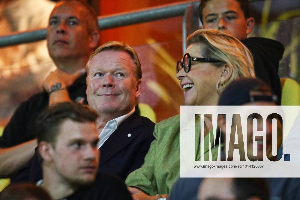 VELSEN, 26-08-2022, Buko Stadion. Dutch Football, Keuken Kampioen Divisie, season 2022 2023. Ronald Koemand and Bartina Koeman are present in the stadium watching the game of their son, goalkeeper Ronald Koeman of Telstar, during the match Telstar - Helmond (2-1). Telstar - Helmond Sport x17966007x