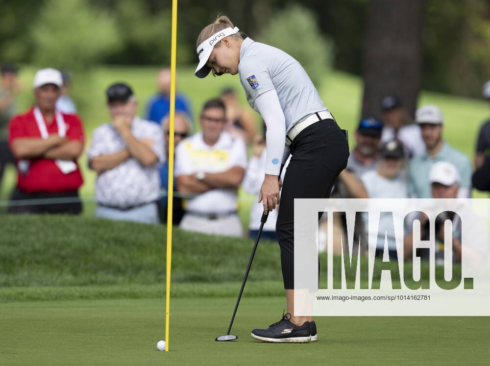 Brooke Henderson, of Canada, makes a putt on the second hole during the third round action at the CP Womens Open, Saturday, August 27, 2022 in Ottawa. Brooke Henderson - ZUMAc35_ 20220827_zaf_c35_010